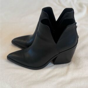 Vince Camuto Gigietta Black Ankle Boots LIKE NEW